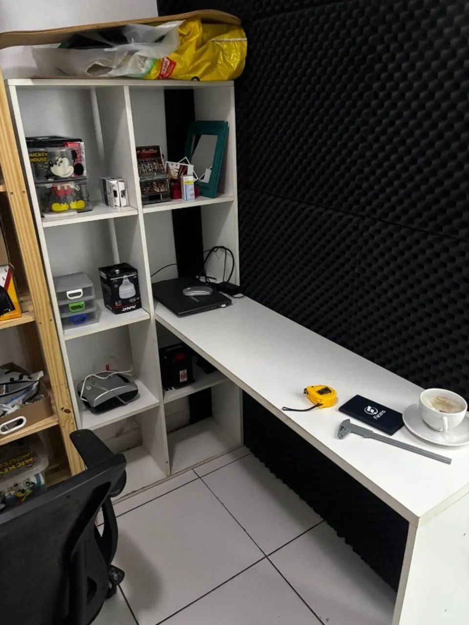 MESA DE ESCRITÓRIO COM NICHOS / ESCRIVANINHA