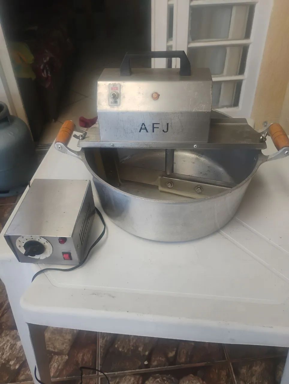 Máquina de salgados semi nova só uzei 2vesses - Foto 2