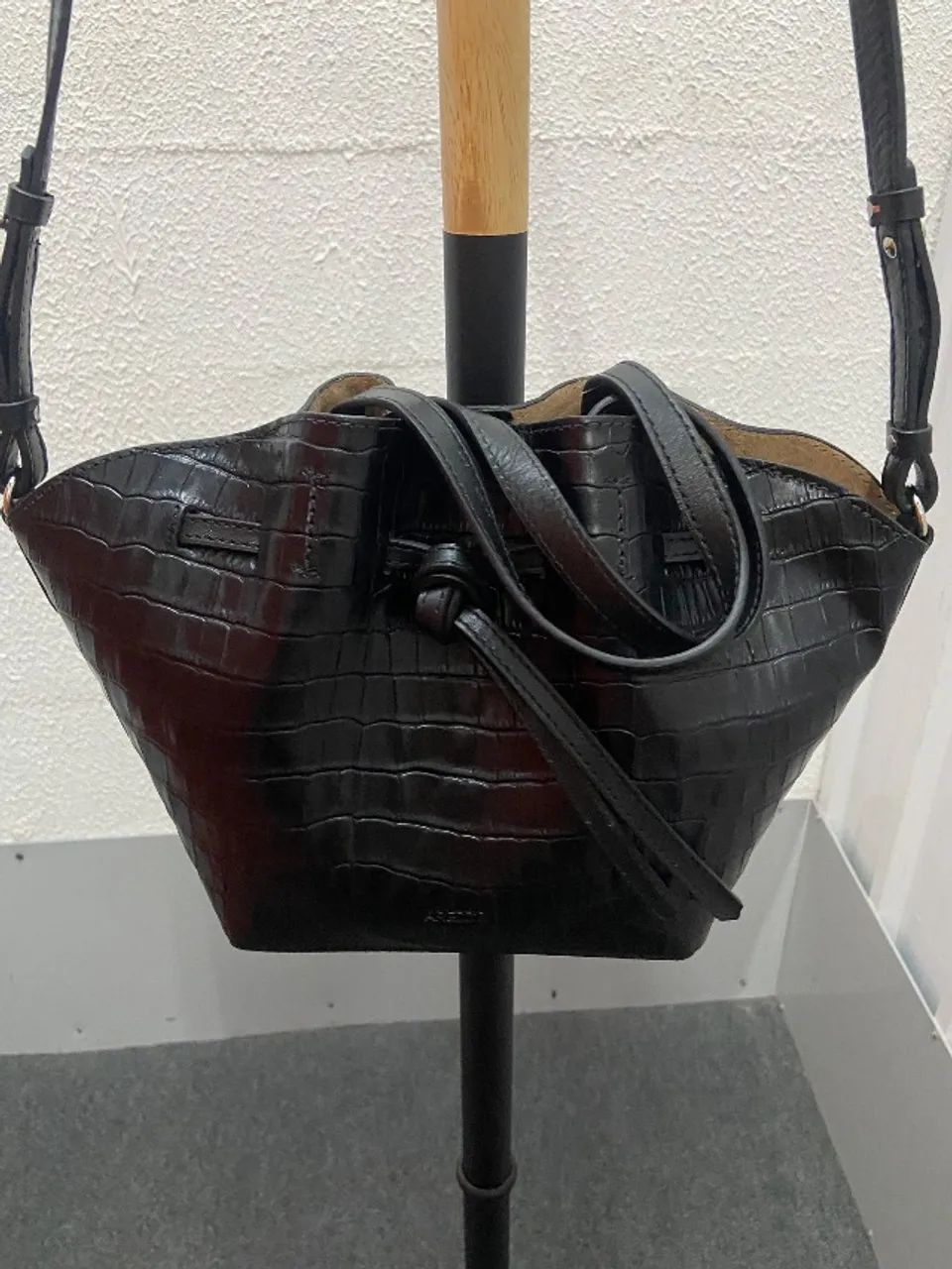 LINDA BOLSA EM COURO DA AREZZO NOVA COM ETIQUETA  - Foto 4