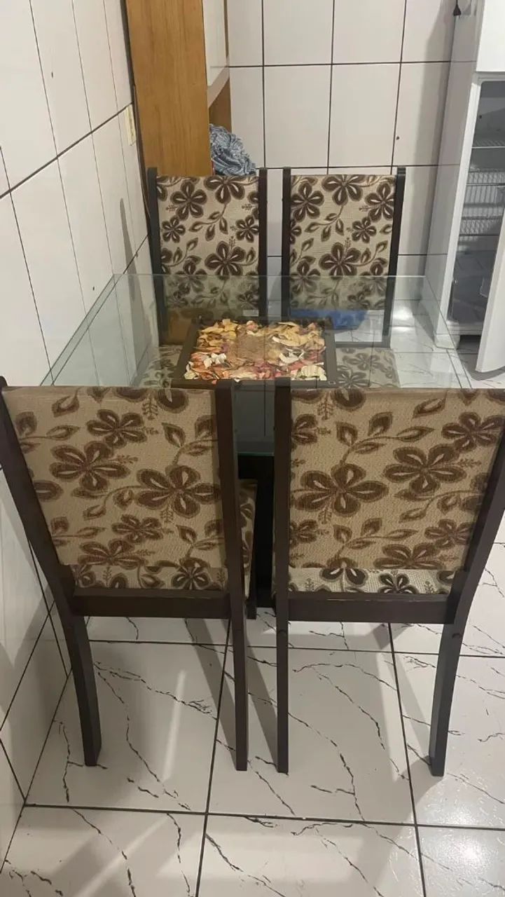 MESA DE VIDRO COM 4 CADEIRAS  - Foto 2