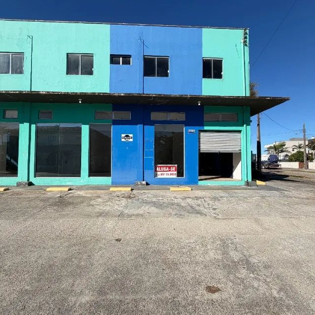 Sala comercial 90m² de esquina com amplo estacionamento. - Foto 3
