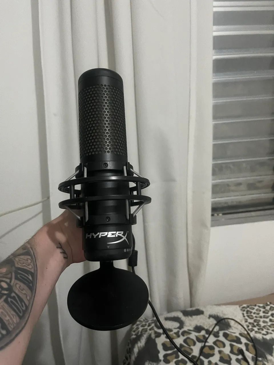 Microfone Condensador HyperX QuadCast - R$ 350 - Foto 3