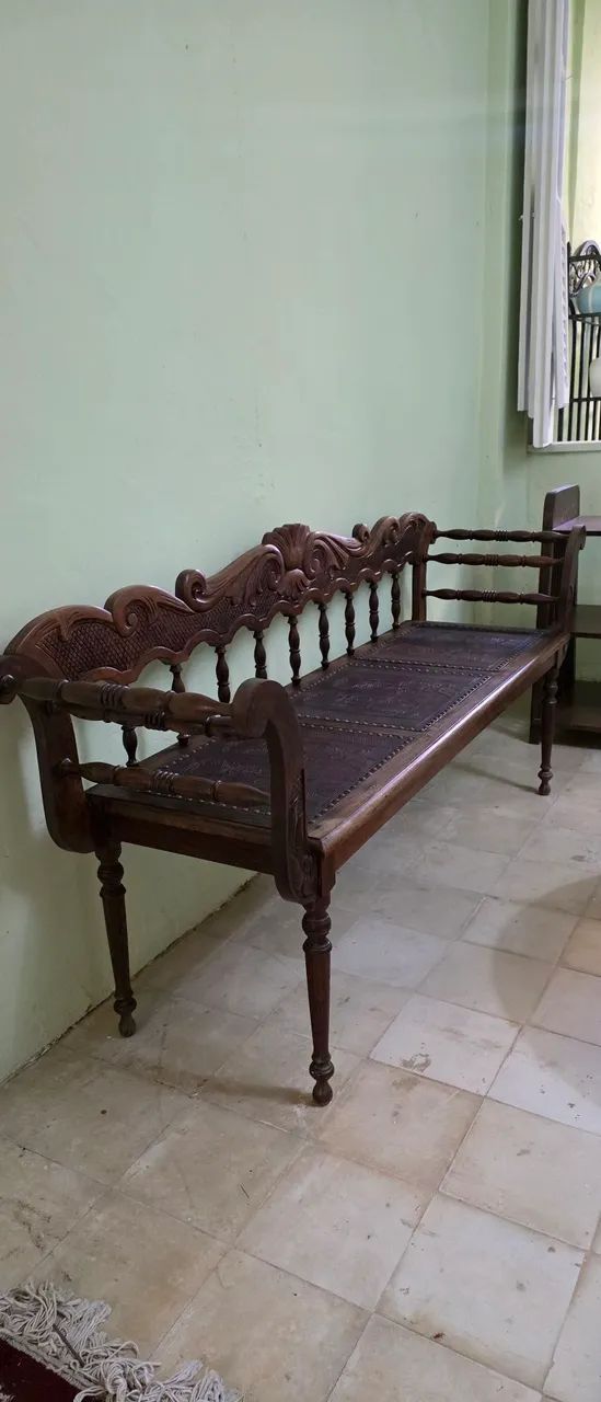 Móveis antigos,  canapé antigo assento em couro