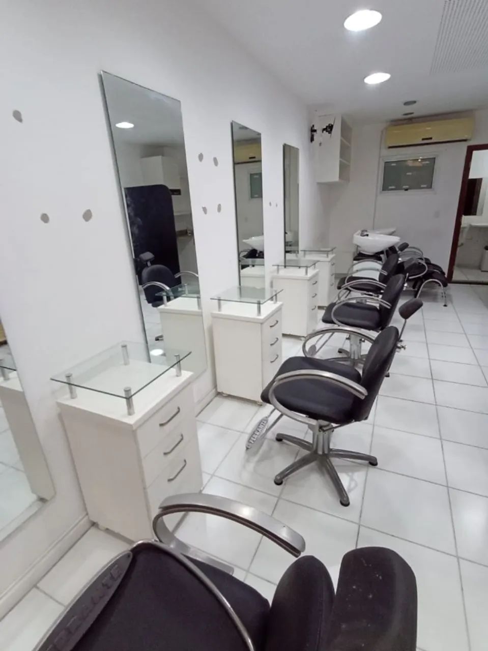 Móveis e Equipamentos para Salão de Beleza Completo | Recepção, Lavatórios, Cadeiras  - Foto 2