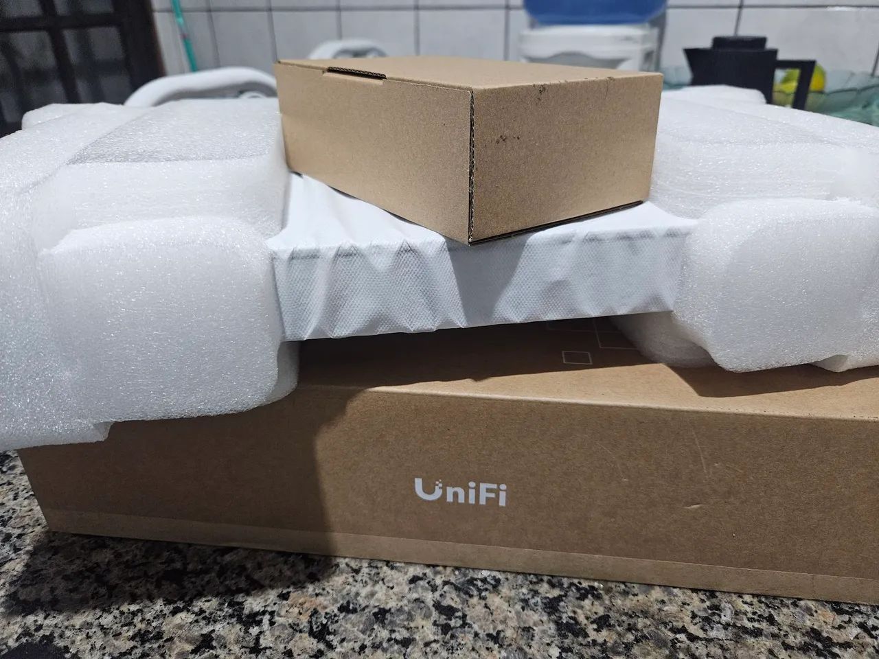 Switch Unifi 24-PoE Novo - Foto 4