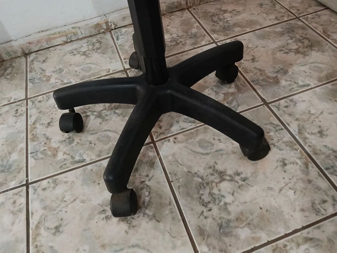 Cadeira de escritório preta - Foto 3
