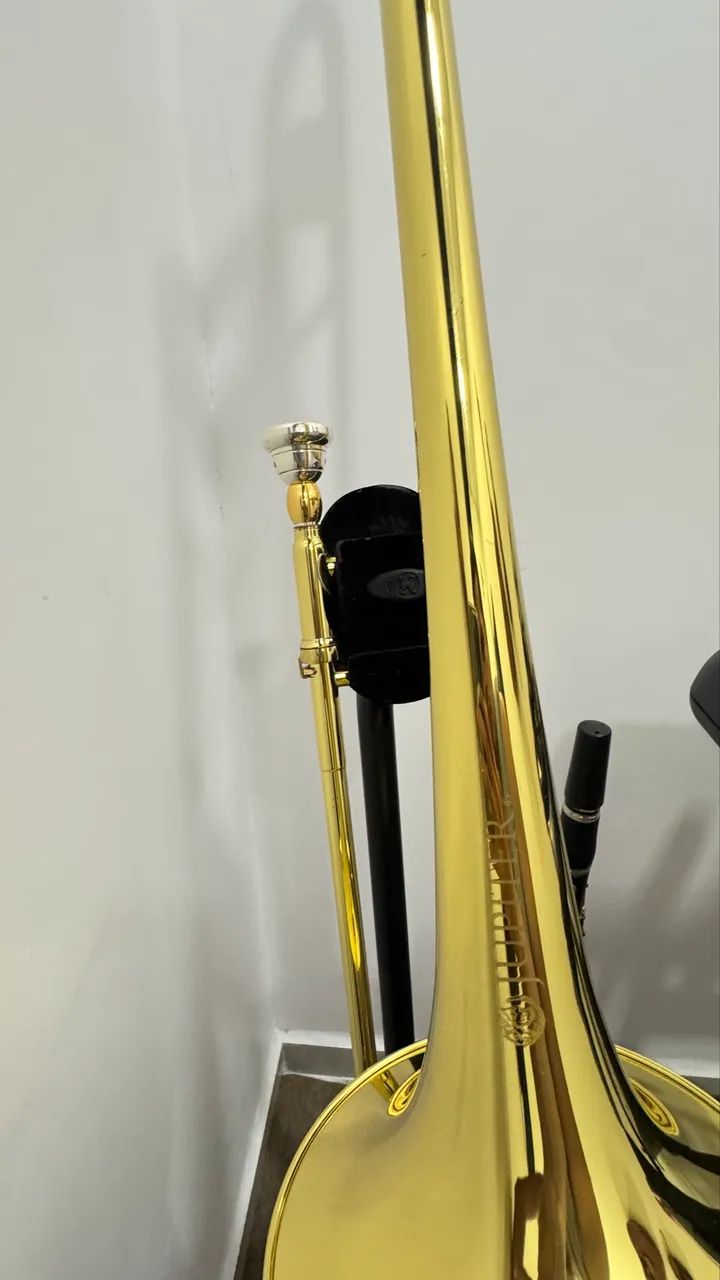 Trombone de Vara Júpiter, suporte Hércules e uma surdina - Foto 3