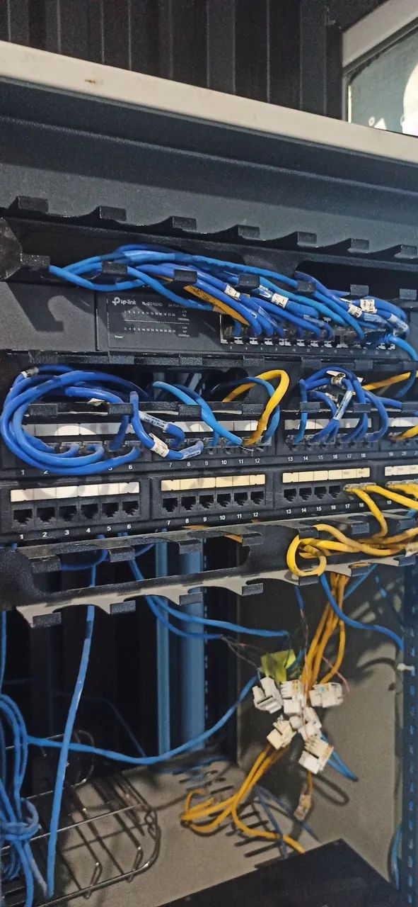 Rack para servidor , com Switch 24 portas, 2 Pach Panel CAT5E e um Switch Intelbras  - Foto 3