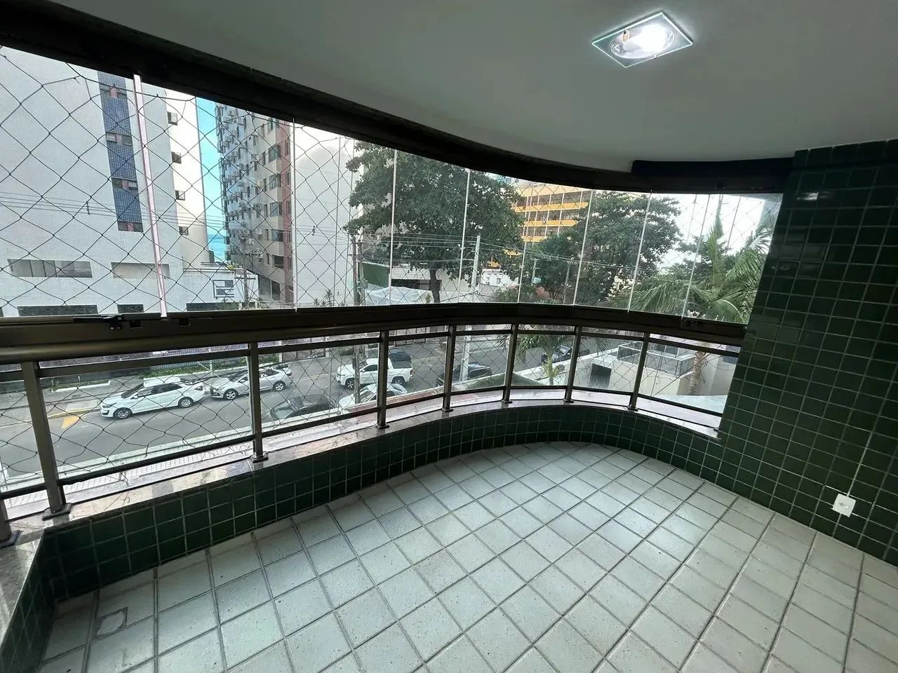 Alugo amplo apartamento com quatro quartos em Setubal - Foto 4