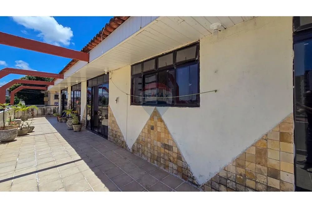 Prédio comercial de esquina com 6 lojas e unidades residenciais  Capim Macio - Foto 4