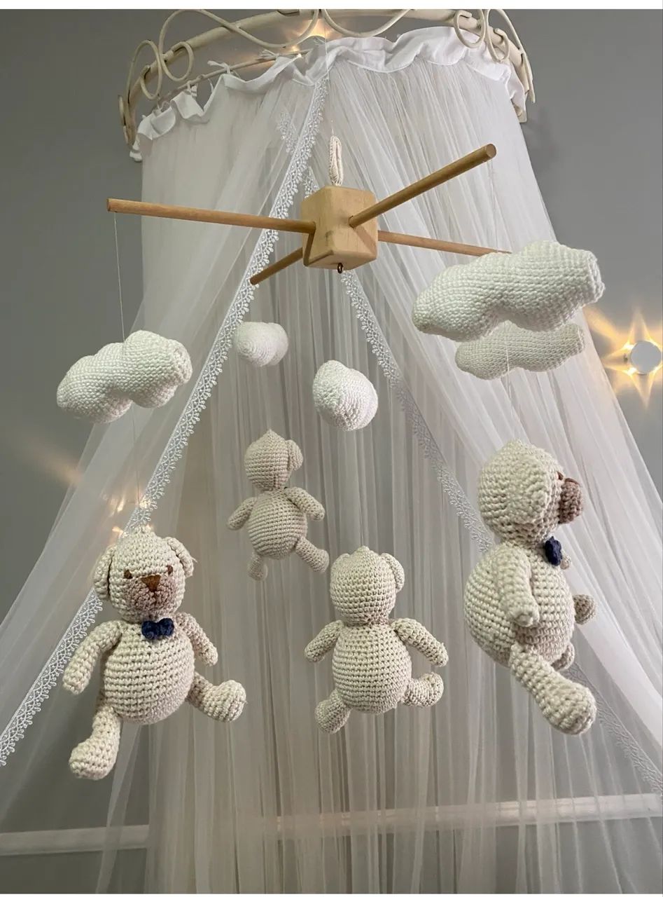 Móbile crochêt de urso beje com azul  - Foto 3