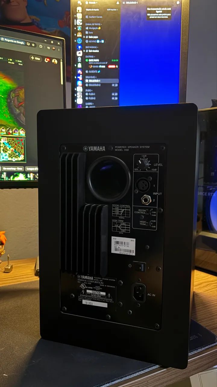 Monitores Yamaha HS8 e interface beringher - Foto 2