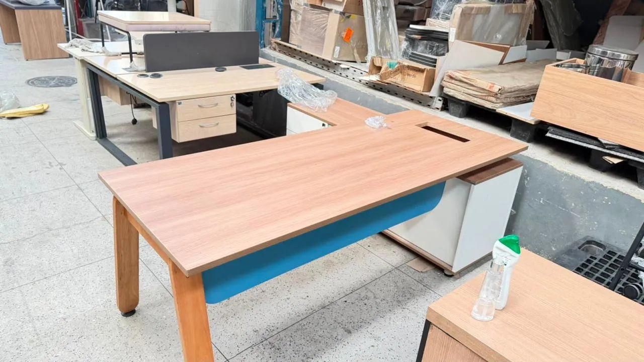 Mesa de escritório com Gaveteiro  - Foto 2