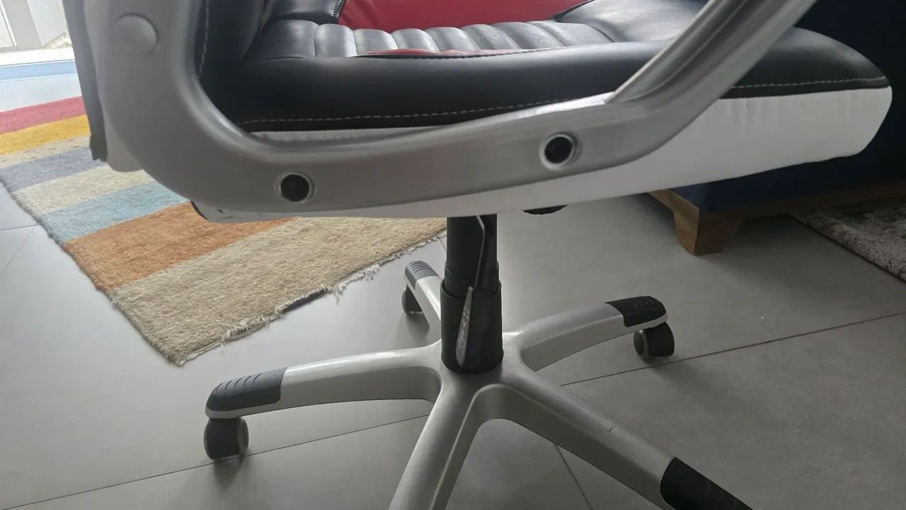 Cadeira Gamer - com novo almofada - quase novo - Foto 3