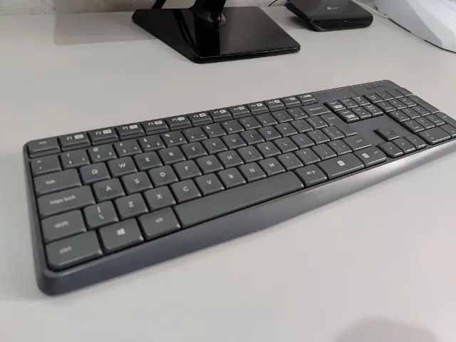 Kit Mouse e Teclado Sem Fio Logitech MK235 Grafite (ABNT2)