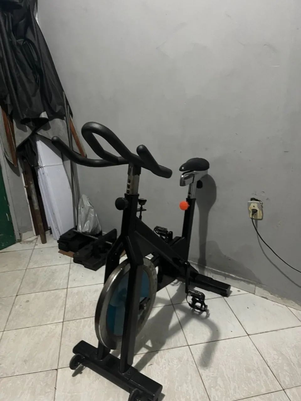 Bicicleta Ergométrica Spinning - Usada - Foto 2