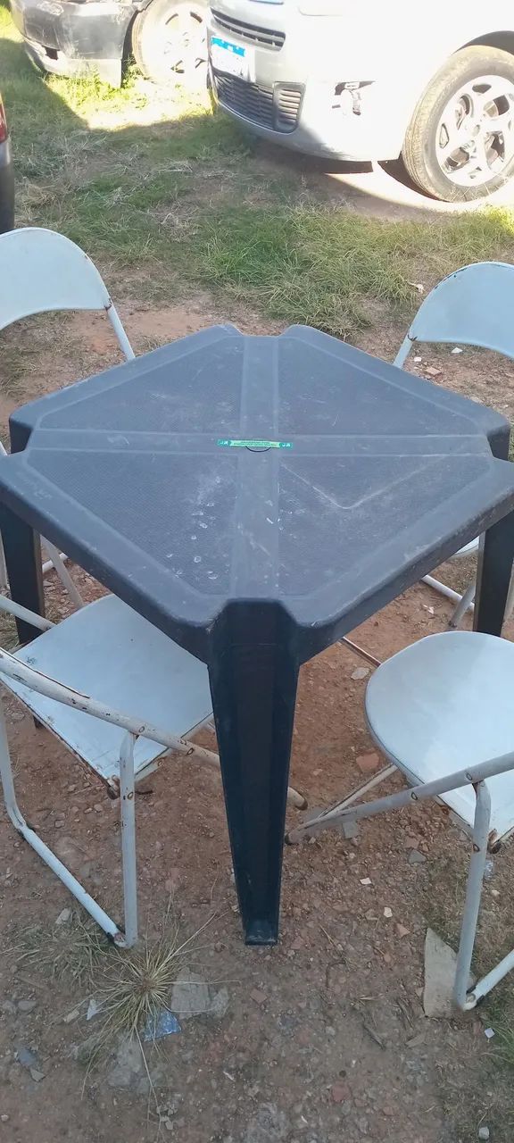 Cadeiras mais mesa