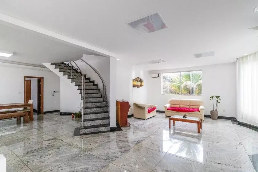 Casa à Venda - Bandeirantes, 6 Quartos, 700 m2