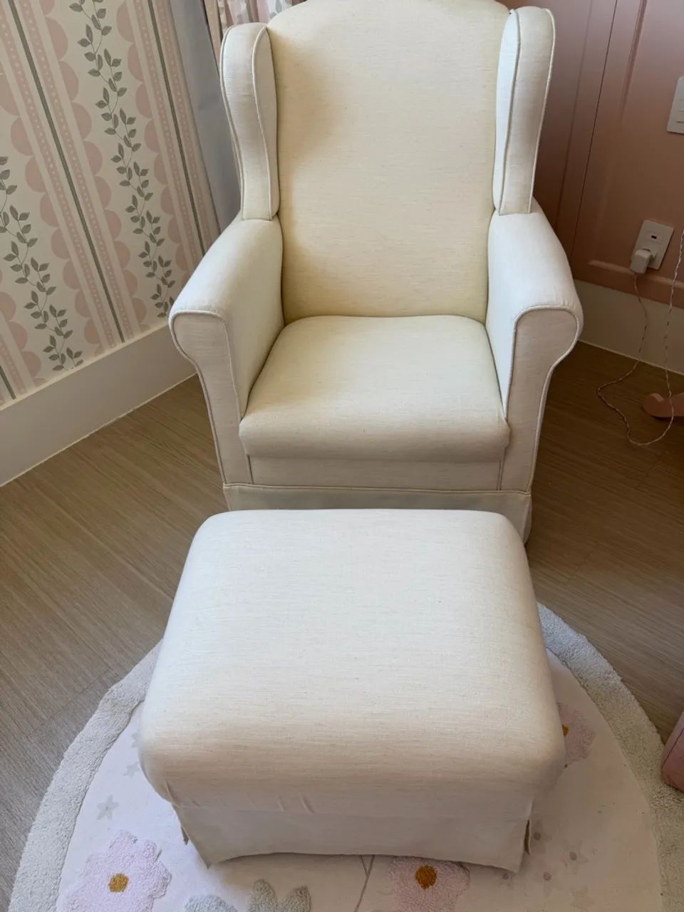 Poltrona de Amamentação Babylook e Puff Gama Abstratto