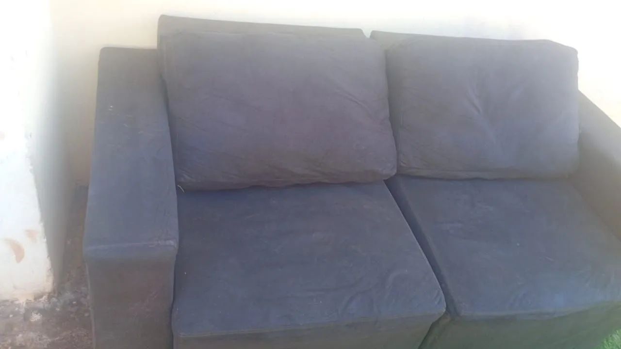 vendo sofás grande e pequeno em ótimas condições, não entrego 