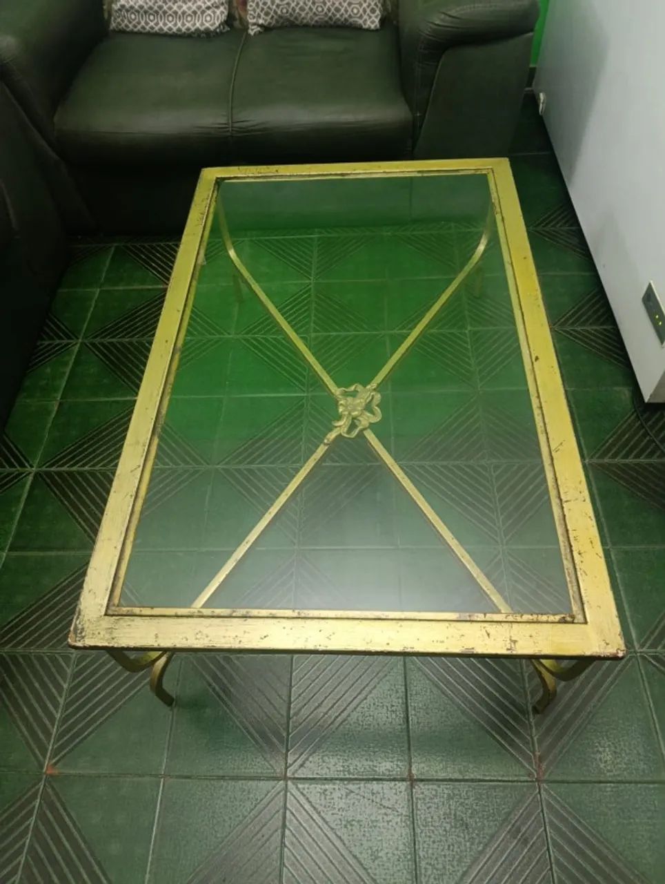 Mesa de Centro Vintage em Ferro Dourado com Tampo de Vidro - Foto 2