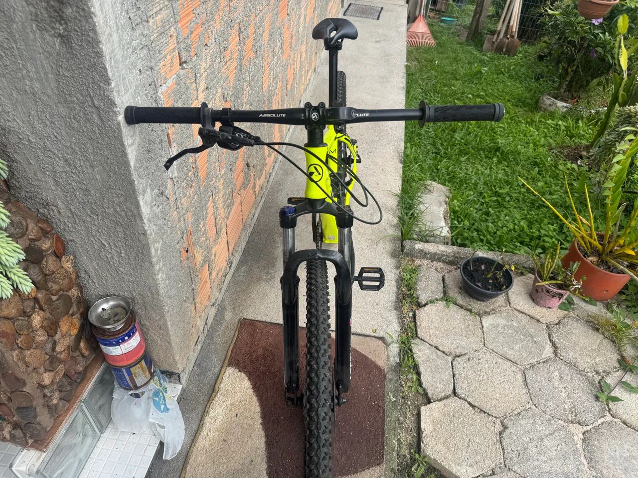 Bicicleta aro 29 todo novinha impecável  - Foto 2