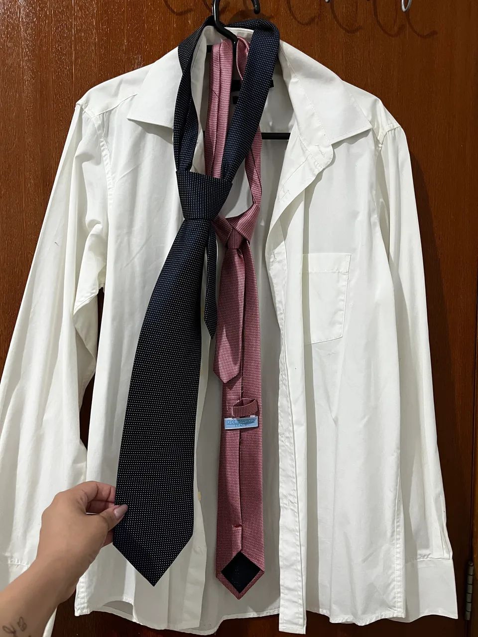 Camisa masculina com gravatas