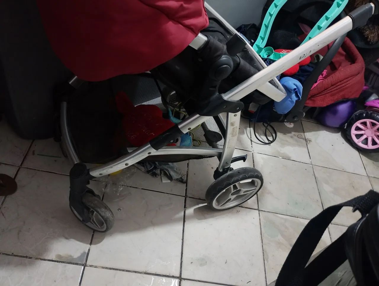 Carrinho de bebe com bebê conforto 