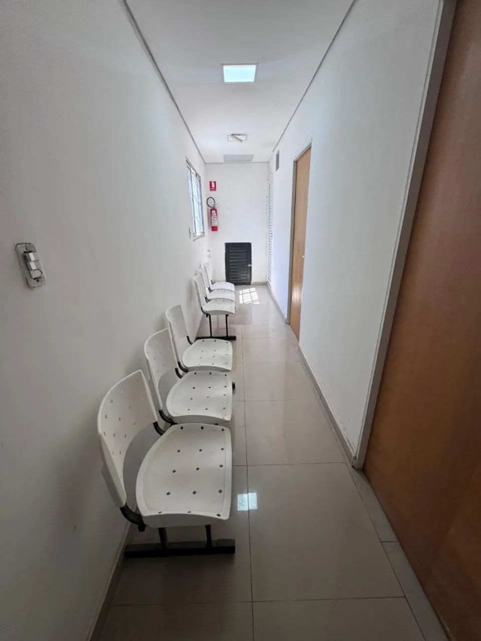 Alugo sala comercial centro Cidade ocidental incluso agua energia* - Foto 3