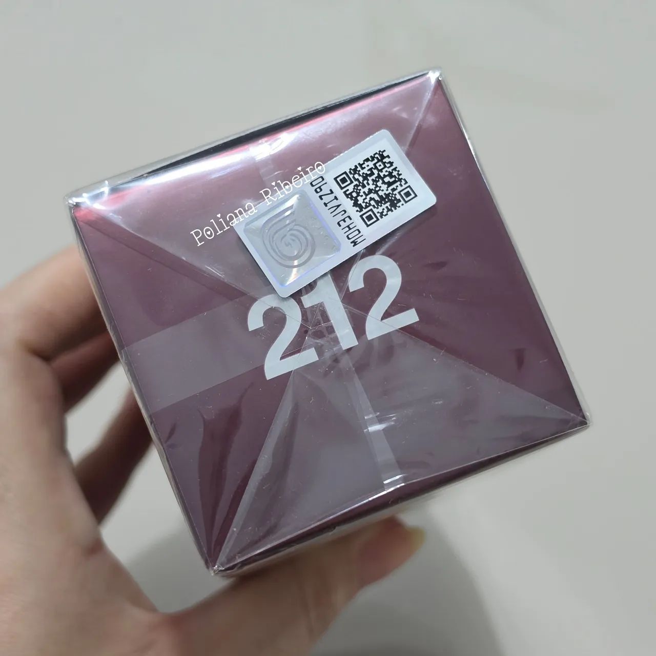 Perfume Carolina Herrera 212 Men 100 ml - Foto 4