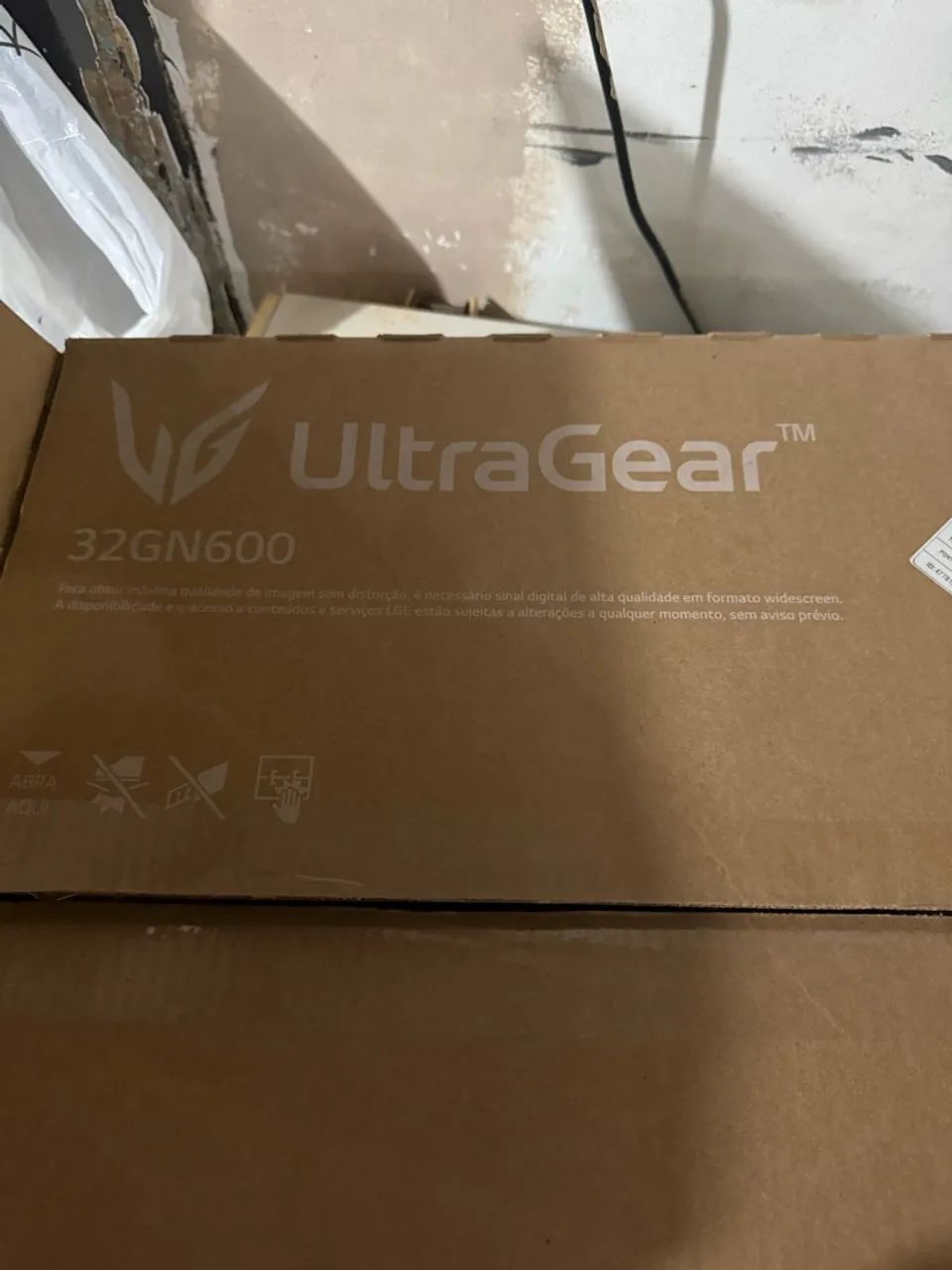 Vendo esse monitor curvado 32 polegadas le anucio 
