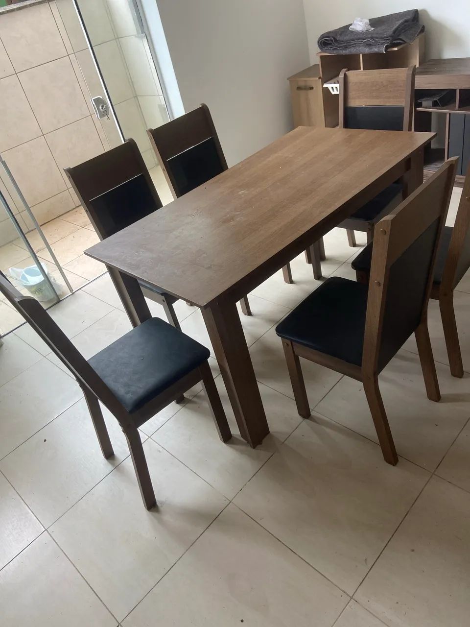 Vendo mesa com 6 cadeiras  - Foto 2