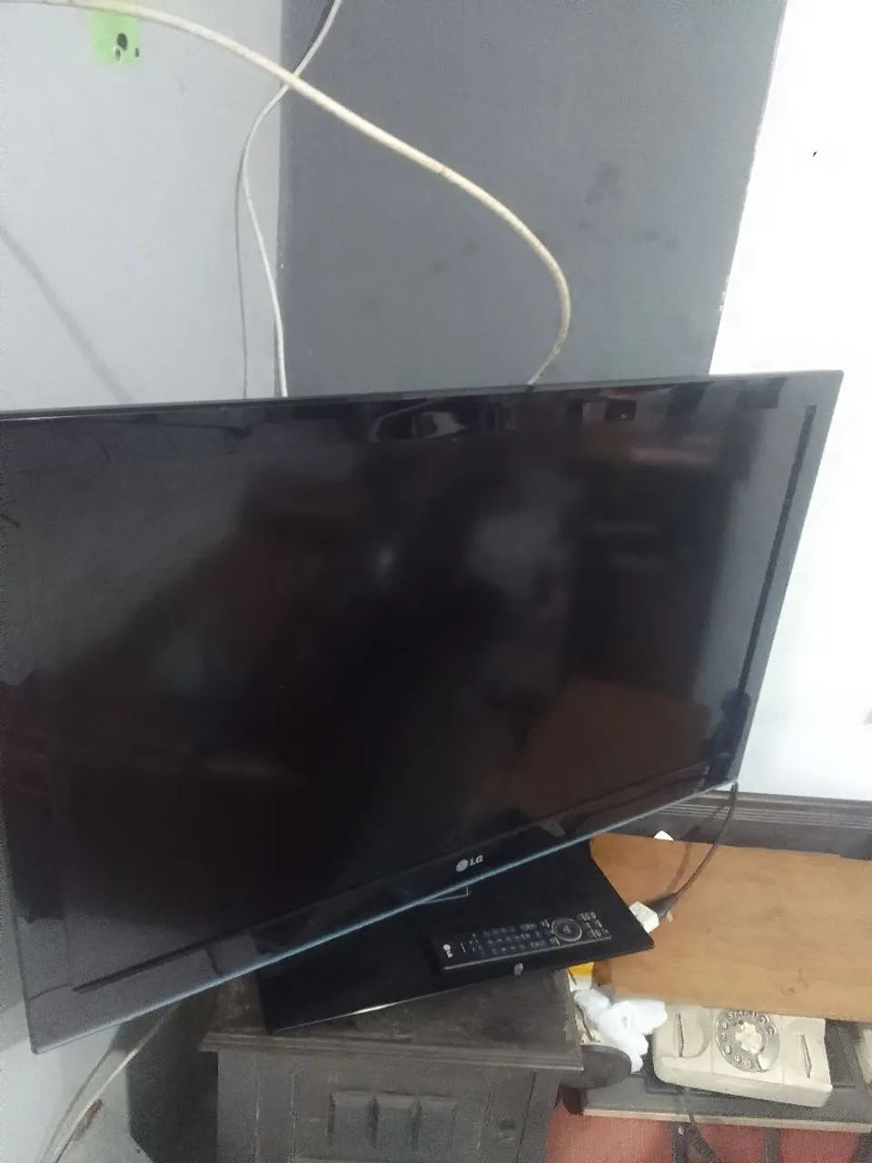Vendo essa TV 42 polegadas bivolt funciona muito bem com controle LEDE só buscar em Canoas - Foto 2