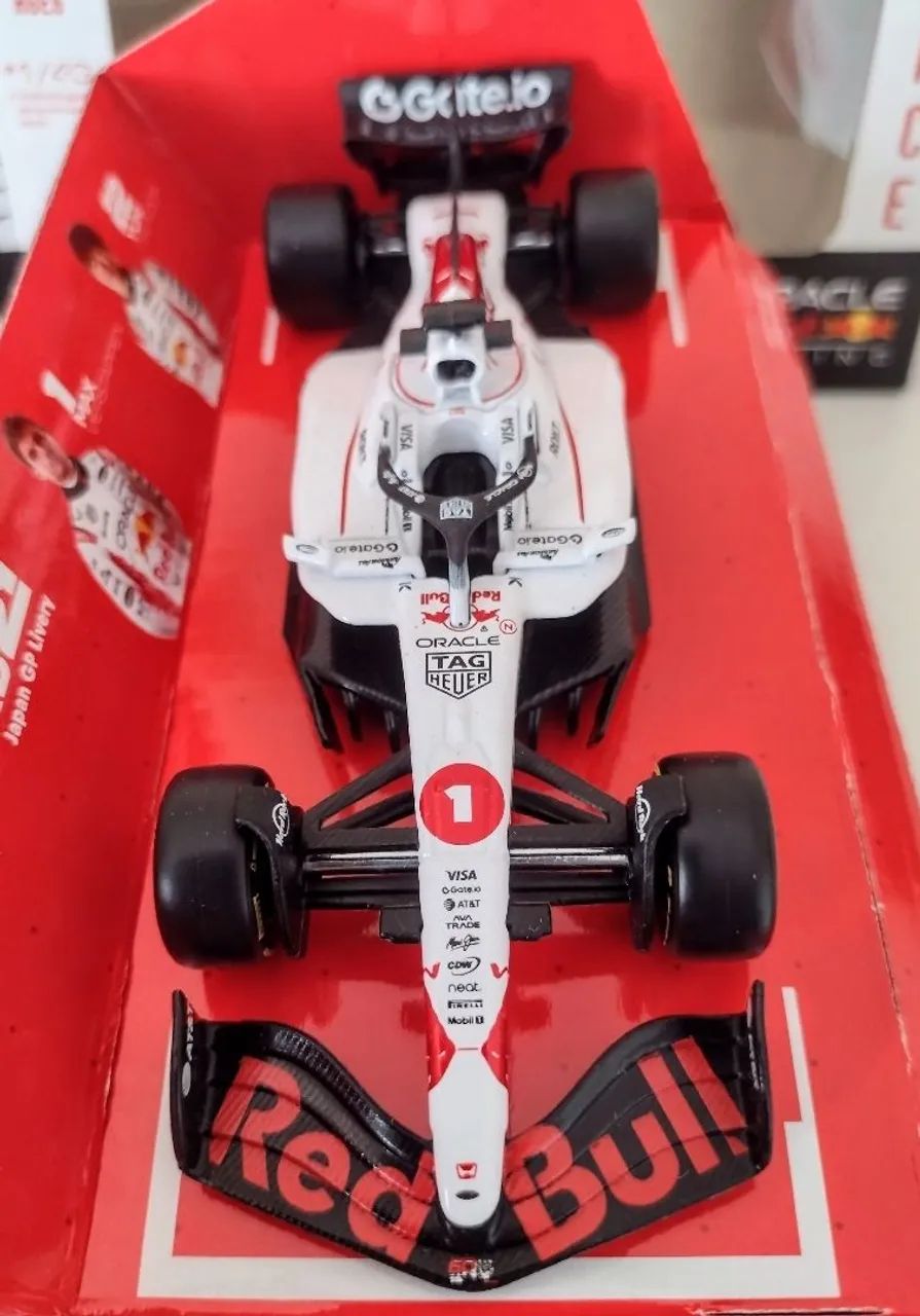 Miniatura Formula 1 Red Bull RB21 Max Verstappen #1 Winner Japan