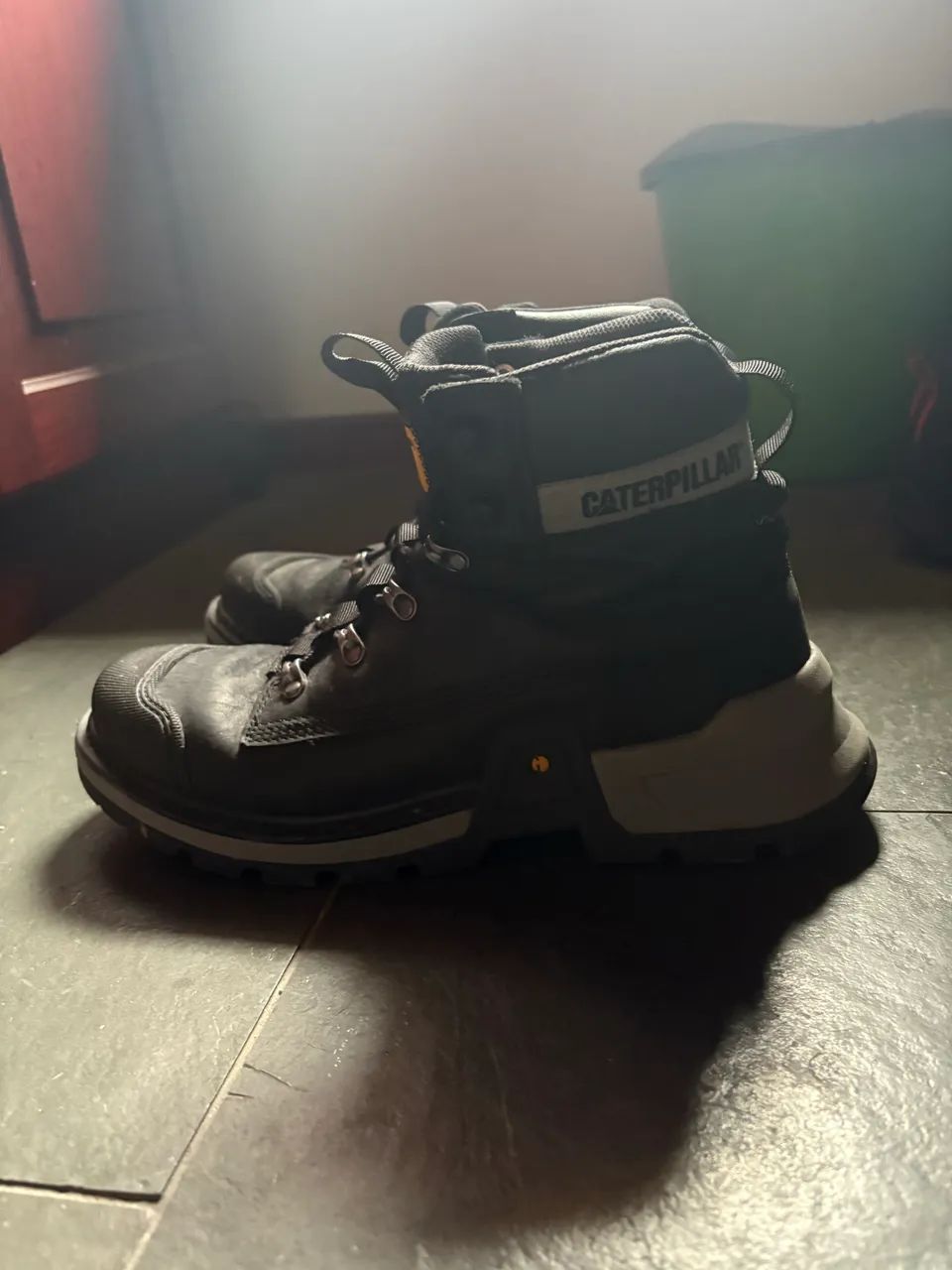 Bota caterpillar expedition, 41. Aprova da água 