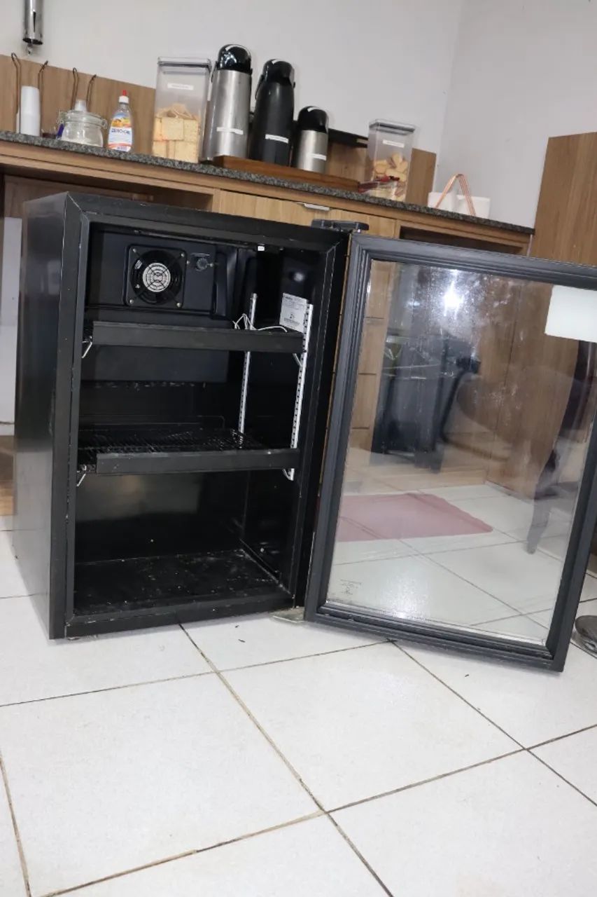 Refrigerador expositor vertical 85L 220V Metalfrio - Foto 4