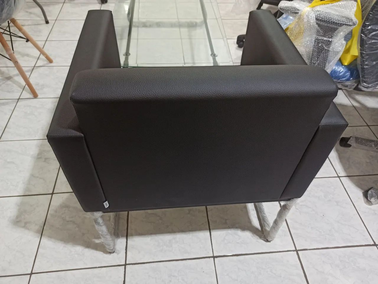 Poltrona em Courrissimo preto - Foto 2