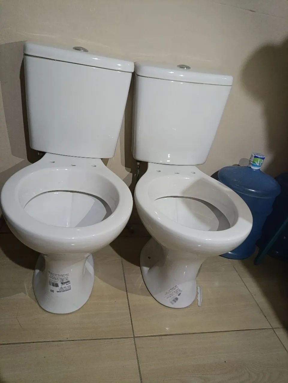 Selling two new washbasins! BRL 200 each!