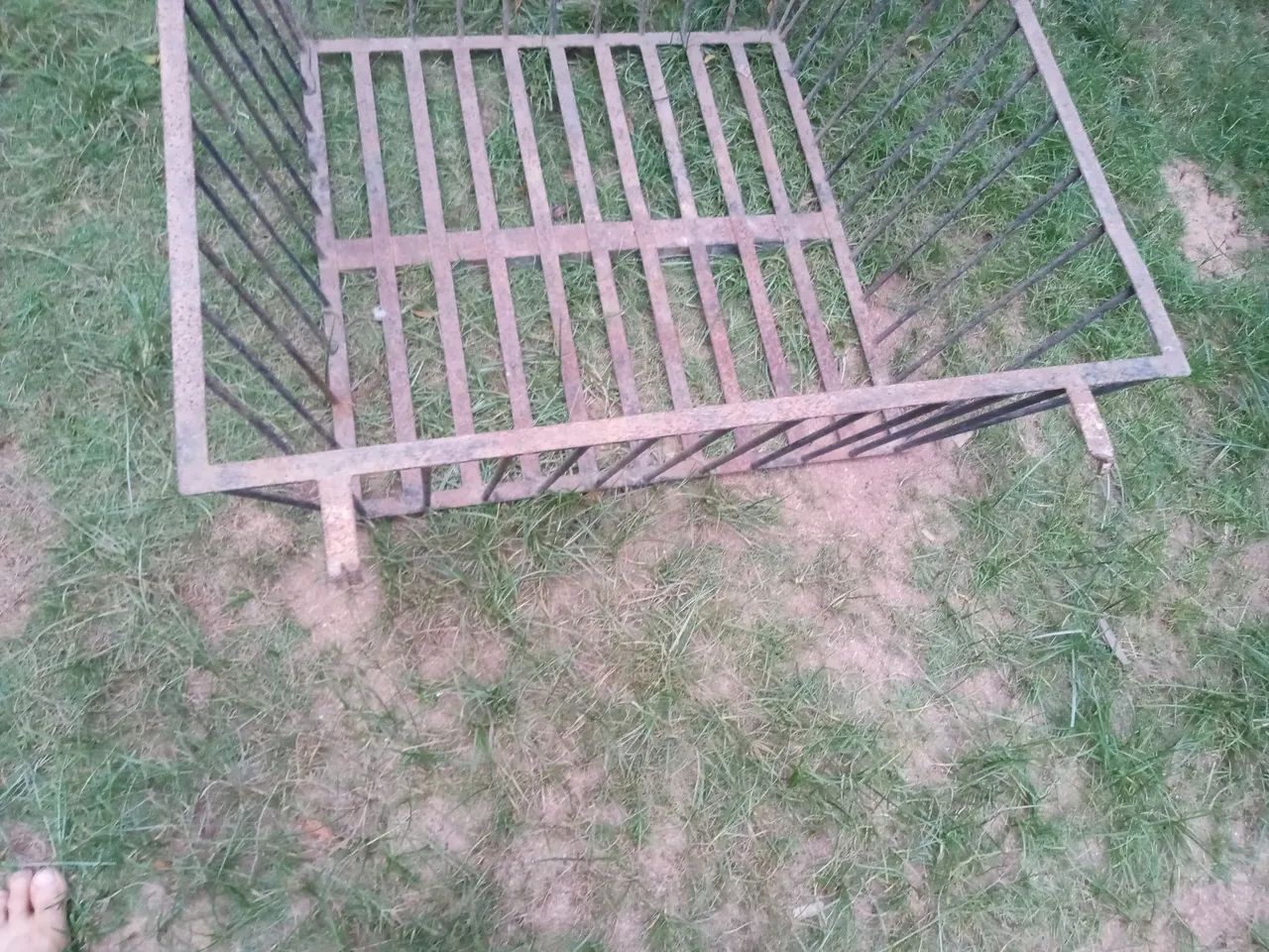 Vendo lixeira de ferro de 40 cm de altura com 1 metro de comprimento  - Foto 2