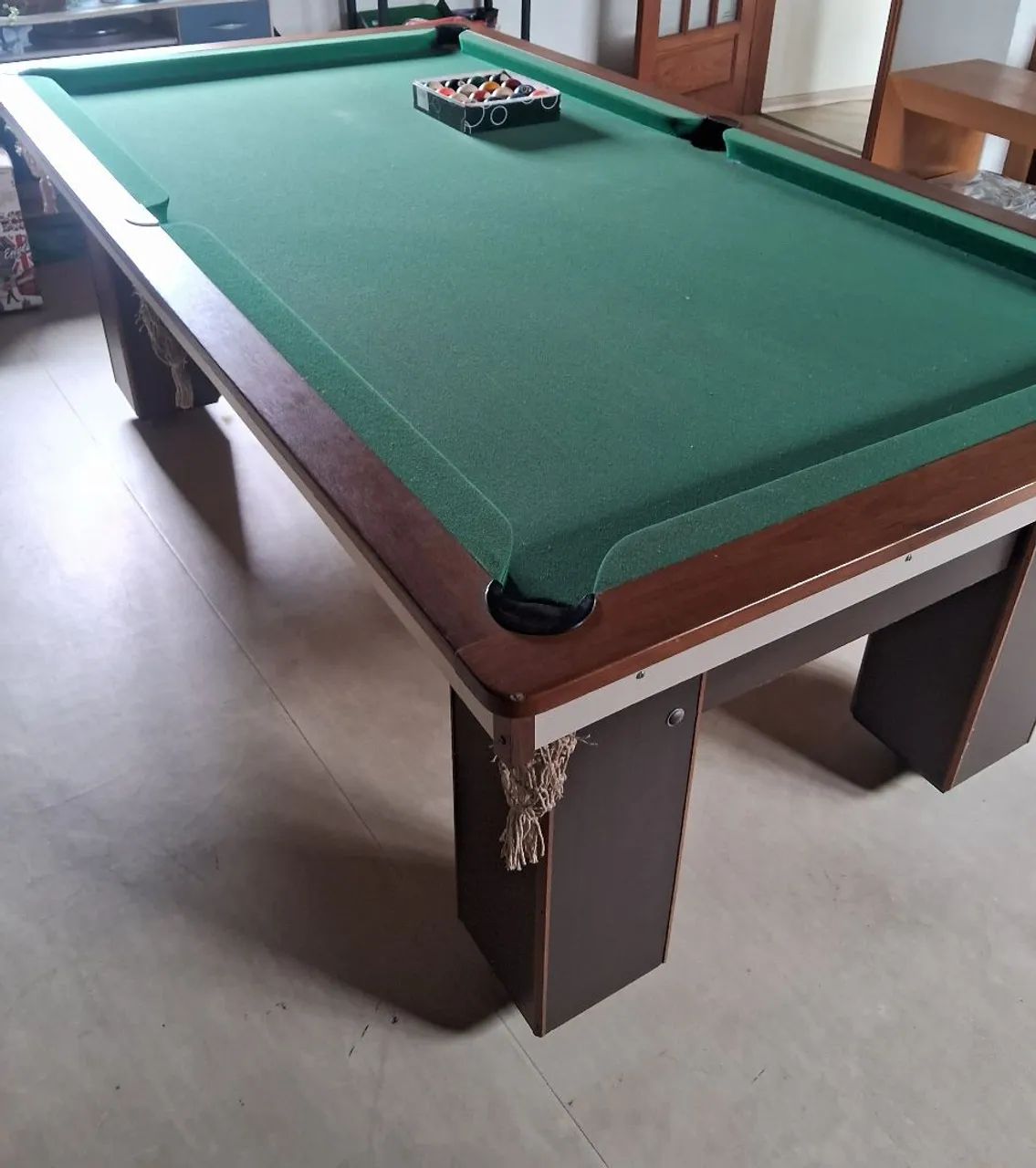 Mesa de Sinuca - em madeira - 1,25 x 2,25