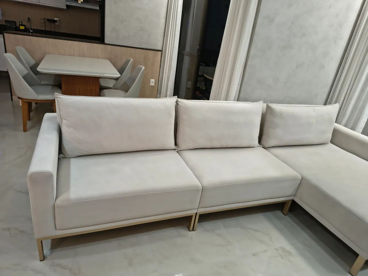 VALOR NEGOCIÁVEL: Sofá de alto padrão com chaise - Estofados Jardim (excelente estado) - Foto 2