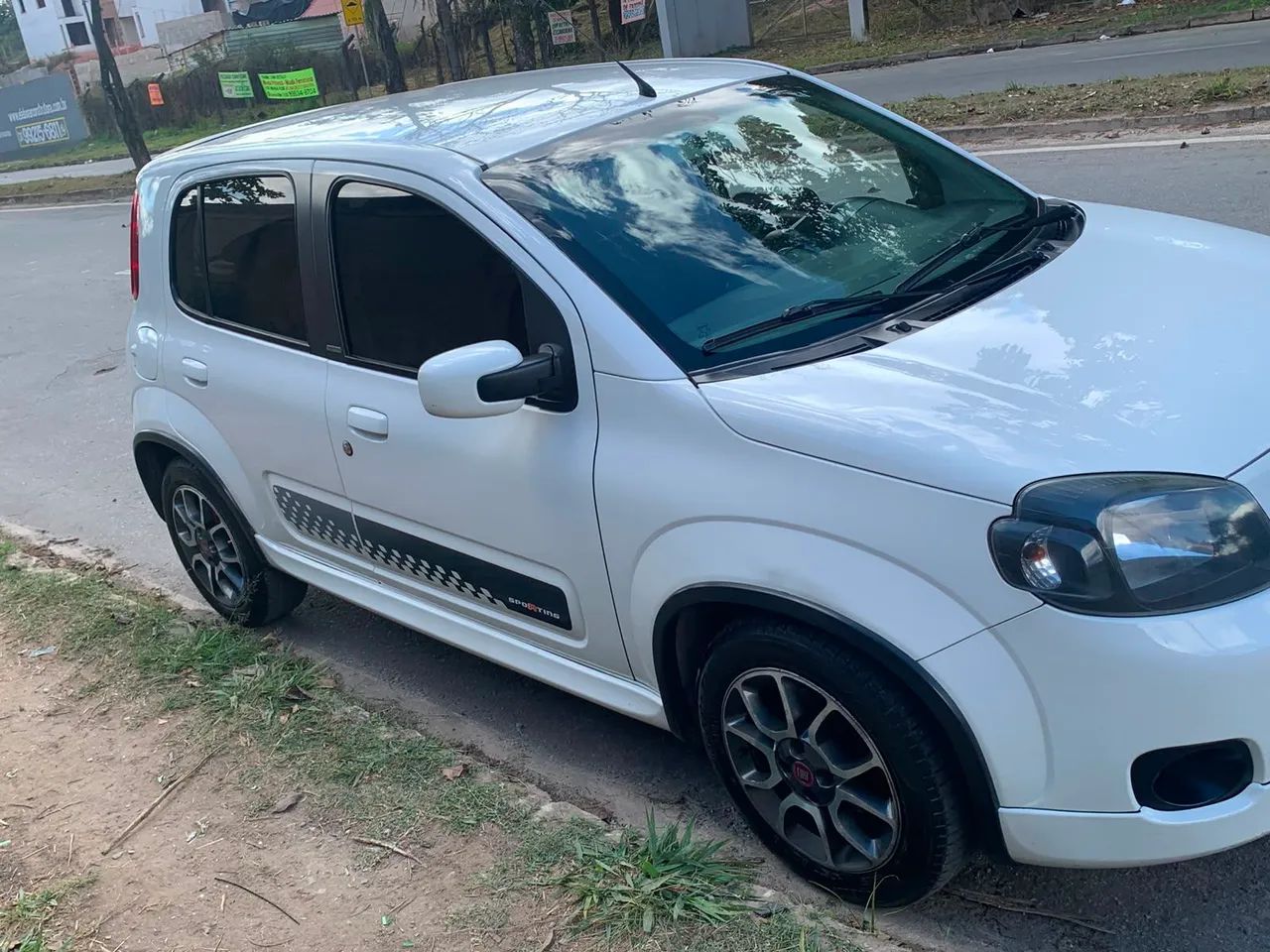 Fiat Uno Sporting 1.4 EVO Fire Flex 8V 4P 2013 - Foto 2