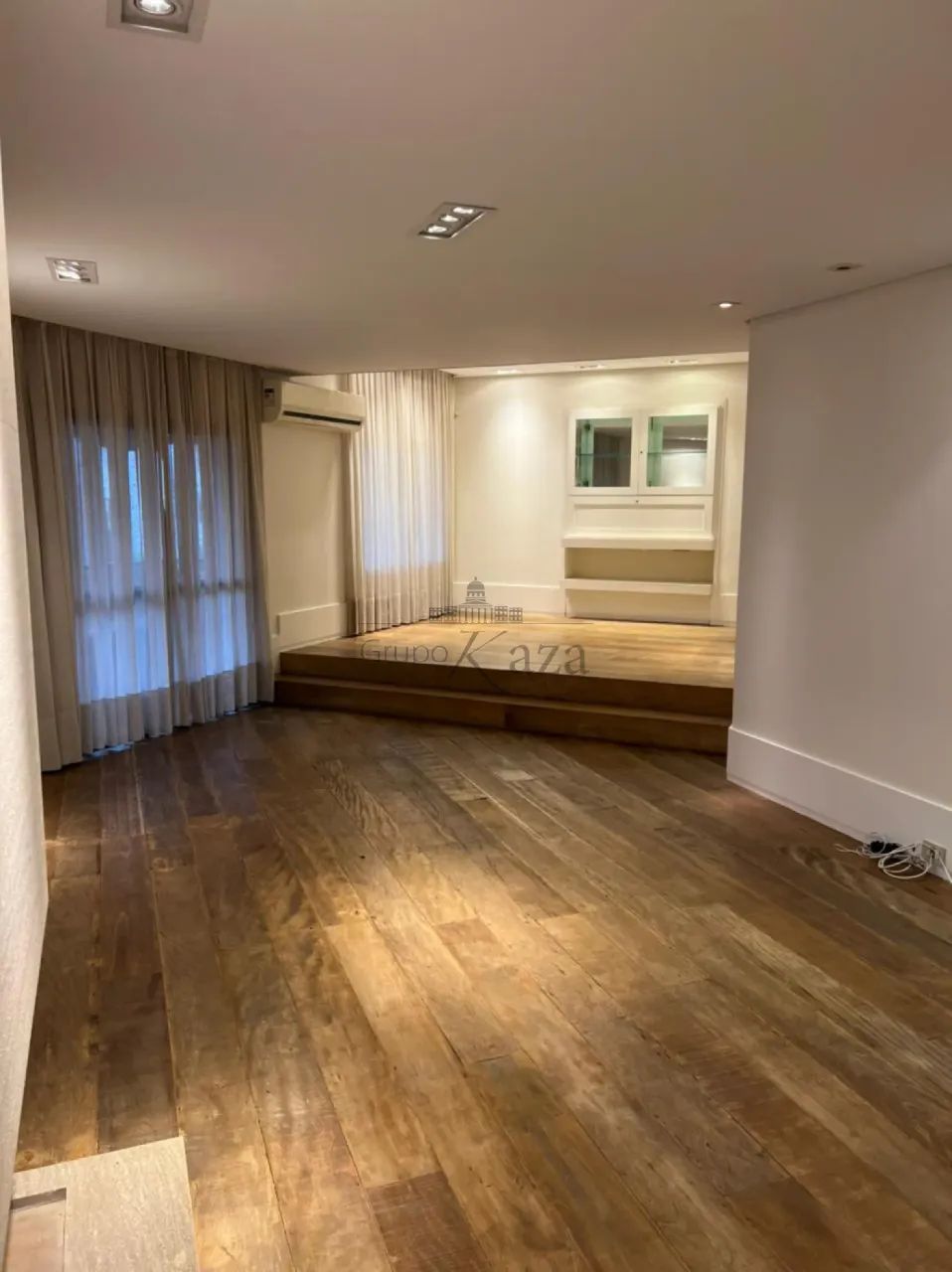 Apartamento - Itaim Bibi - 3 Suítes - 220m².