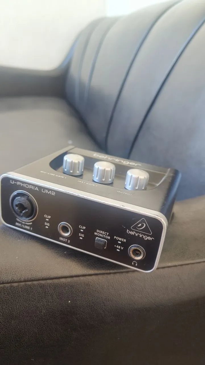Interface de áudio USB Behringer U-Phoria UMc202HD, cor preta