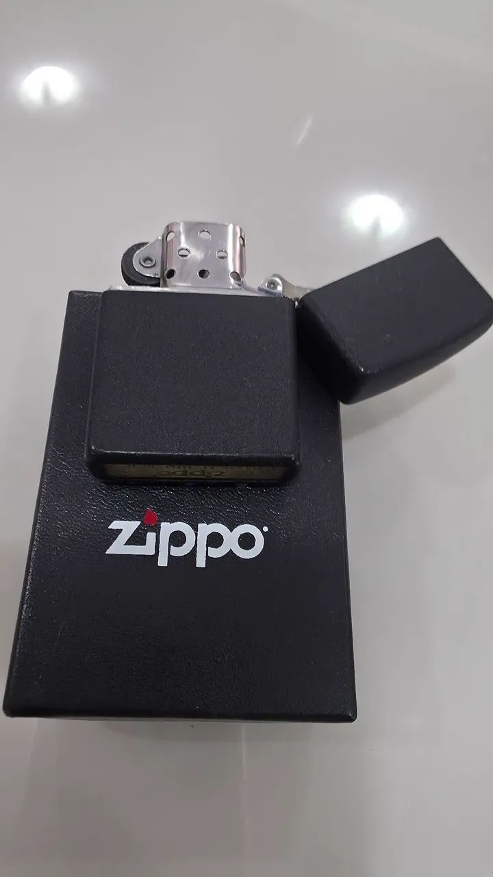 Isqueiro Zippo 362 Black Crackle® Brass Emblem - Original  - Foto 4