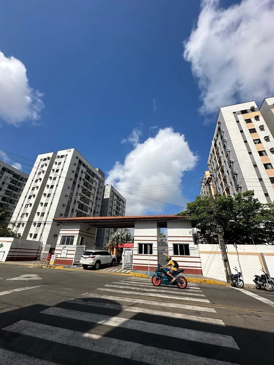 APARTAMENTO MOBILIADO NO ÁRVORES COM 2 QUARTOS- NASCENTE