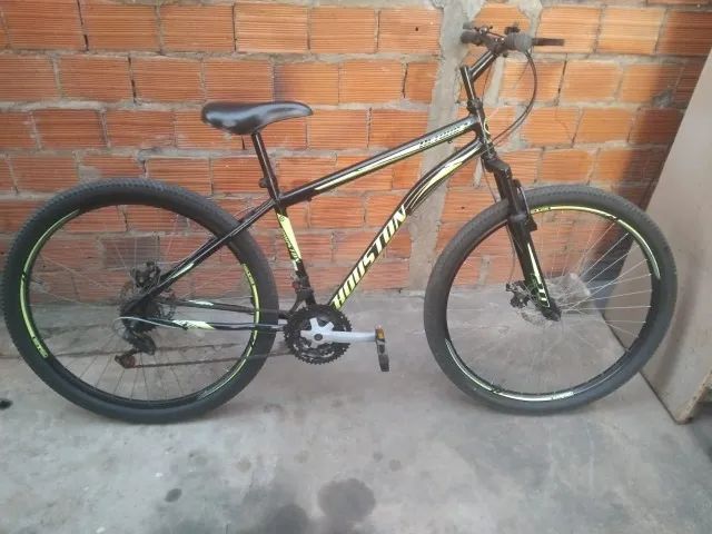 Bicicleta em estado de zero. 