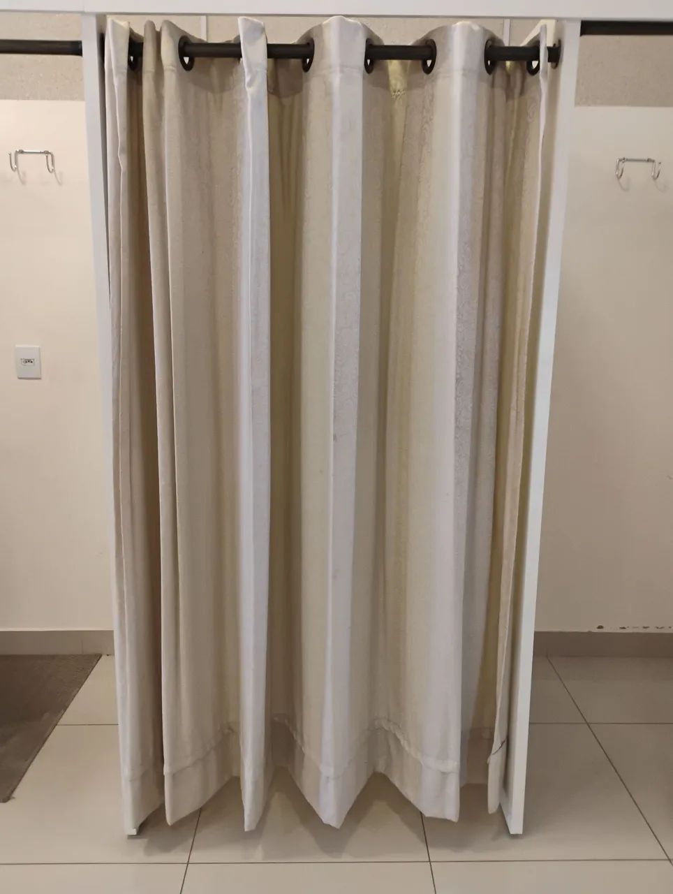 Vendo 4 cortinas - provador de loja - separação de cômodos