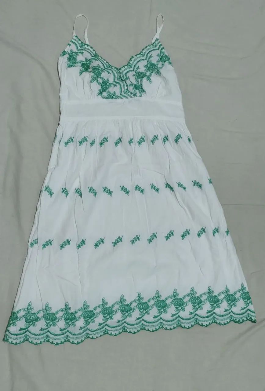 Vestido branco Midi bordado 