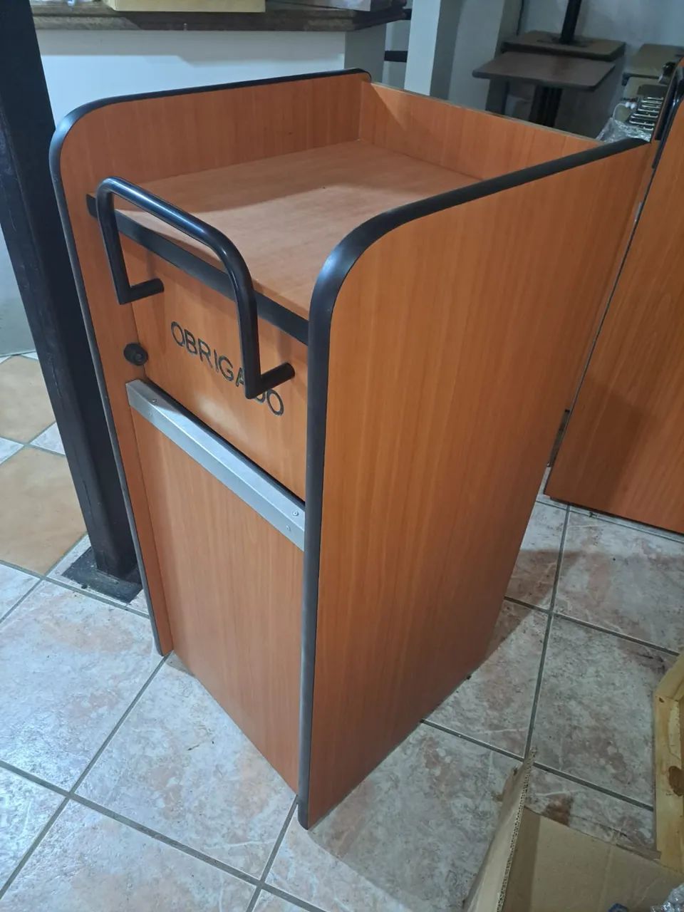 GELADEIRA, MESA E LIXEIRA  - Foto 3